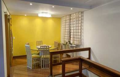 Imagem: A casa possui 3 Dormitórios, 4 Banheiros, 3 Vagas na garagem