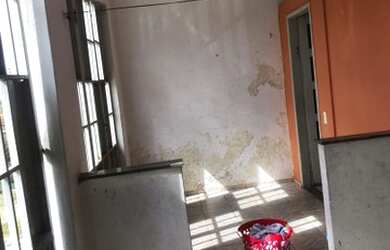 Imagem: A casa possui 2 Dormitórios, 1 Banheiro e 1 Vaga na garagem