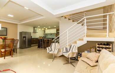 Imagem: A casa em condomínio possui 4 Dormitórios, 4 Banheiros, 2