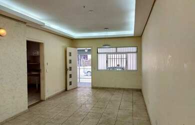 Imagem: A casa possui 3 Dormitórios, 4 Banheiros, 3 Vagas na garagem