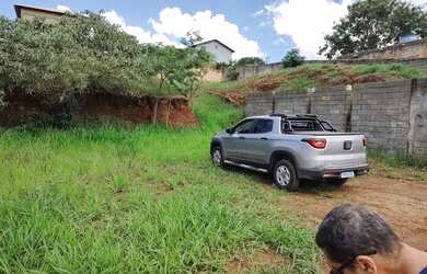 Imagem 10: Lote/Terrenos murados com muito verde ao redor em Matozinhos/MG