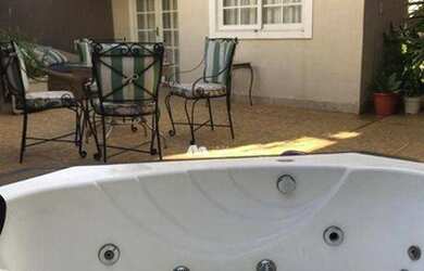 Imagem: A casa em condomínio possui 3 Dormitórios, 3 Banheiros, 2