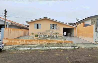 Imagem: A casa possui 3 Dormitórios, 1 Banheiro, 2 Vagas na garagem