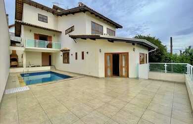 Imagem: A casa possui 4 Dormitórios, 5 Banheiros, 5 Vagas na garagem