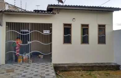 Imagem: A casa possui 3 Dormitórios, 2 Banheiros, 1 Vaga na garagem