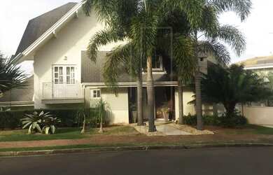 Imagem: A casa em condomínio possui 5 Dormitórios, 5 Banheiros, 5