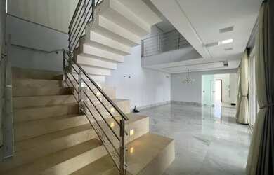 Imagem: A casa em condomínio possui 4 Dormitórios, 5 Banheiros, 3