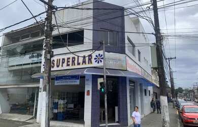 Imagem: O depósito possui 2 Vagas na garagem, 217m² de Área e está