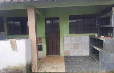 Imagem: A casa possui 2 Dormitórios, 1 Banheiro, 4 Vagas na garagem