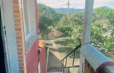 Imagem: A casa possui 2 Dormitórios, 2 Banheiros, 4 Vagas na garagem