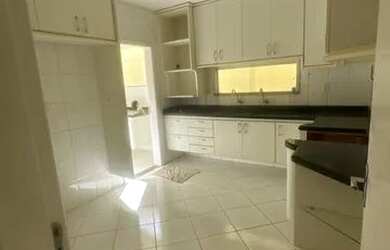 Imagem: A casa em condomínio possui 4 Dormitórios, 3 Banheiros, 2