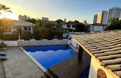 Imagem 14: A casa fica localizada em condomínio fechado em uma área nobre do Itaigara