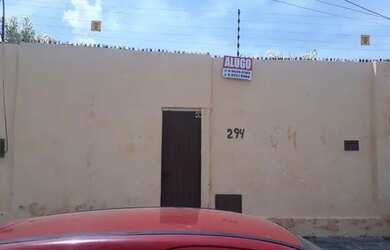 Imagem: A casa possui 2 Dormitórios, 2 Banheiros, 2 Vagas na garagem