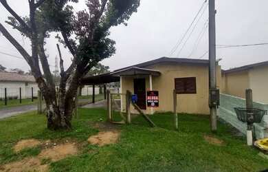 Imagem: A casa possui 2 Dormitórios, 1 Banheiro, 1 Vaga na garagem