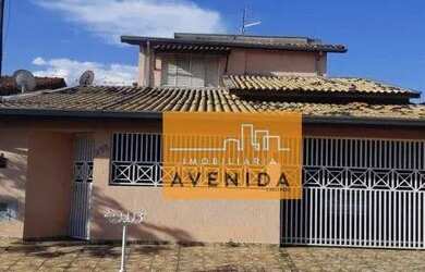 Imagem: A casa possui 3 Dormitórios, 2 Banheiros, 3 Vagas na garagem