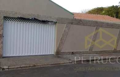 Imagem: A casa possui 4 Dormitórios, 2 Banheiros, 2 Vagas na garagem