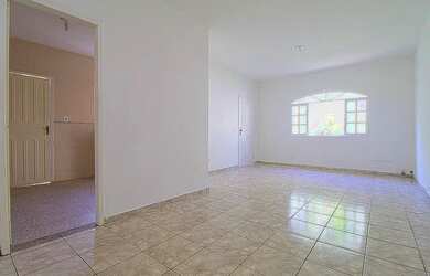 Imagem: A casa em condomínio possui 3 Dormitórios, 2 Banheiros, 1