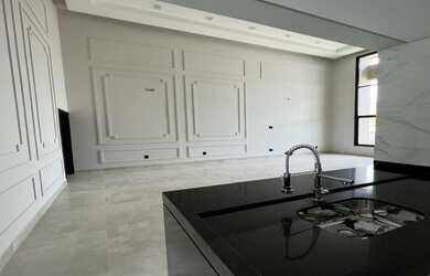 Imagem: A casa em condomínio possui 3 Dormitórios, 4 Banheiros, 2