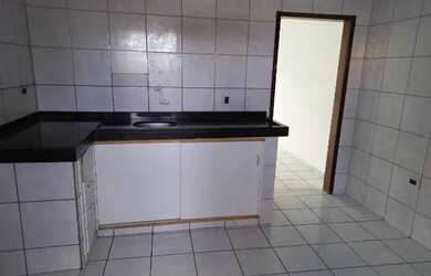 Imagem 2: Casa para Alugar. Varanda, 80m² de Área, 2 Banheirose2 Dormitórios