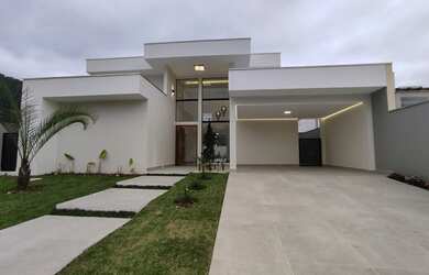 Imagem: A casa possui 3 Dormitórios, 5 Banheiros, 4 Vagas na garagem