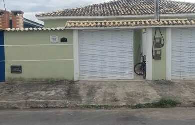 Imagem: A casa possui 2 Dormitórios, 1 Banheiro e está localizado