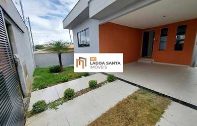 Imagem: A casa possui 3 Dormitórios, 2 Banheiros, 1 Vaga na garagem