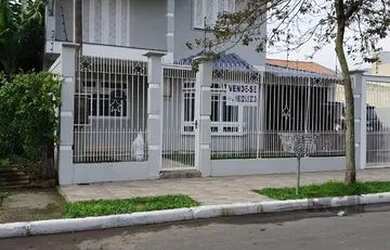 Imagem: A casa possui 2 Dormitórios, 2 Banheiros, 2 Vagas na garagem