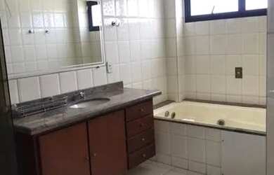 Imagem: O apartamento possui 4 Dormitórios, 1 Banheiro, 1 Vaga na garagem