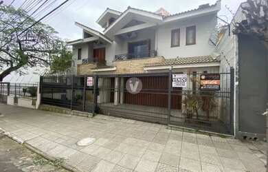 Imagem: A casa possui 5 Dormitórios, 5 Banheiros, 2 Vagas na garagem