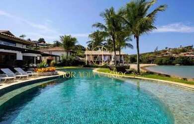 Imagem: A casa possui 5 Dormitórios, 5 Banheiros, 4 Vagas na garagem