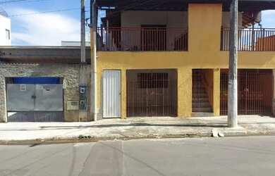 Imagem: A casa possui 2 Dormitórios, 1 Banheiro, 1 Vaga na garagem