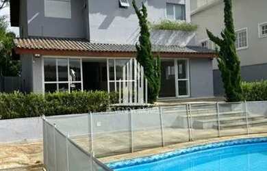 Imagem: A casa em condomínio possui 4 Dormitórios, 4 Banheiros, 4