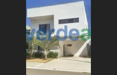 Imagem: A casa em condomínio possui 3 Dormitórios, 1 Banheiro, 4 Vagas