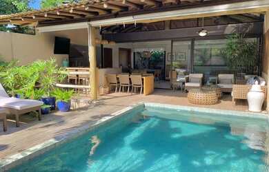 Imagem: A casa possui 4 Dormitórios, 5 Banheiros, 3 Vagas na garagem