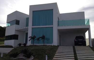 Imagem: A casa possui 4 Dormitórios, 5 Banheiros, 2 Vagas na garagem