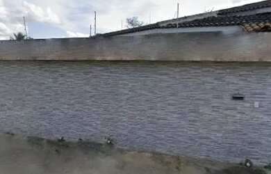 Imagem: A casa possui 3 Dormitórios, 2 Banheiros, 4 Vagas na garagem