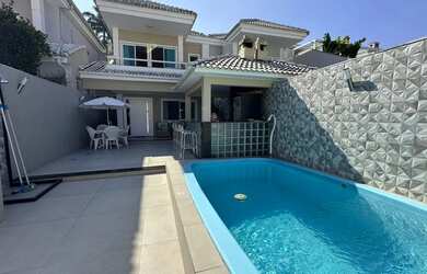 Imagem: A casa em condomínio possui 3 Dormitórios, 4 Banheiros, 2