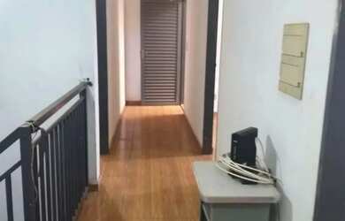 Imagem: O depósito possui 2 Vagas na garagem, 150m² de Área e está