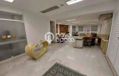 Imagem: O depósito possui 5 Vagas na garagem, 1.265m² de Área e