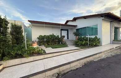 Imagem: A casa em condomínio possui 4 Dormitórios, 5 Banheiros, 3