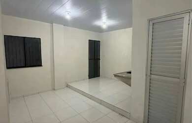 Imagem: A casa possui 2 Dormitórios, 1 Banheiro, 1 Vaga na garagem