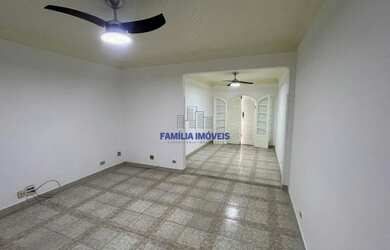 Imagem: A casa possui 3 Dormitórios, 2 Banheiros, 1 Vaga na garagem