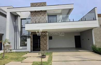 Imagem: A casa em condomínio possui 4 Dormitórios, 4 Banheiros, 4