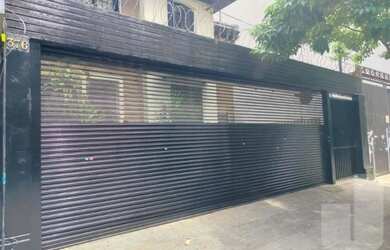 Imagem: O depósito possui 5 Vagas na garagem, 215m² de Área e está