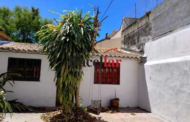 Imagem: A casa possui 3 Dormitórios, 2 Banheiros, 111m² de Área