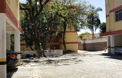 Imagem: O apartamento possui 3 Dormitórios, 1 Banheiro, 1 Vaga na garagem