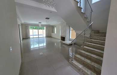 Imagem: A casa em condomínio possui 4 Dormitórios, 4 Banheiros, 4