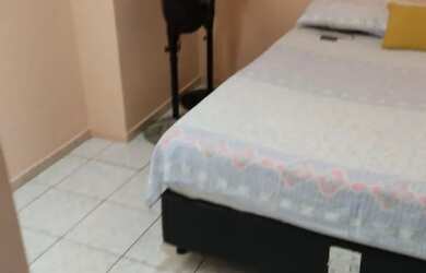 Imagem: A casa possui 4 Dormitórios, 4 Banheiros, 1 Vaga na garagem