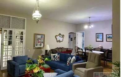 Imagem: A casa possui 5 Dormitórios, 5 Banheiros, 4 Vagas na garagem