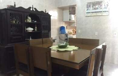 Imagem: A casa possui 3 Dormitórios, 5 Banheiros, 2 Vagas na garagem